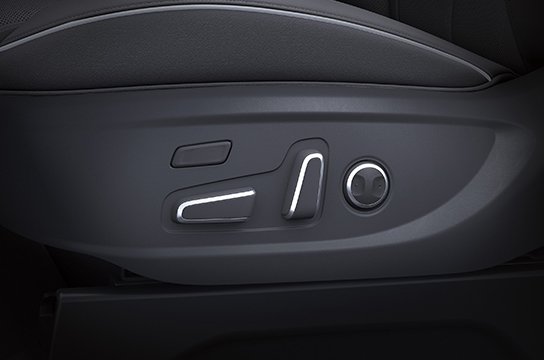 Водительское сиденье с электроприводом регулировки в 10 направлениях