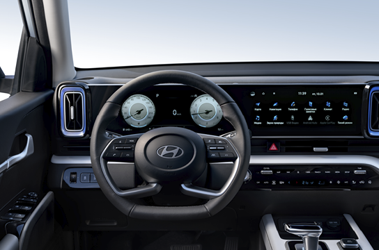 Кожаное мультифункциональное рулевое колесо D-образной формы. Дизайн суперкара.